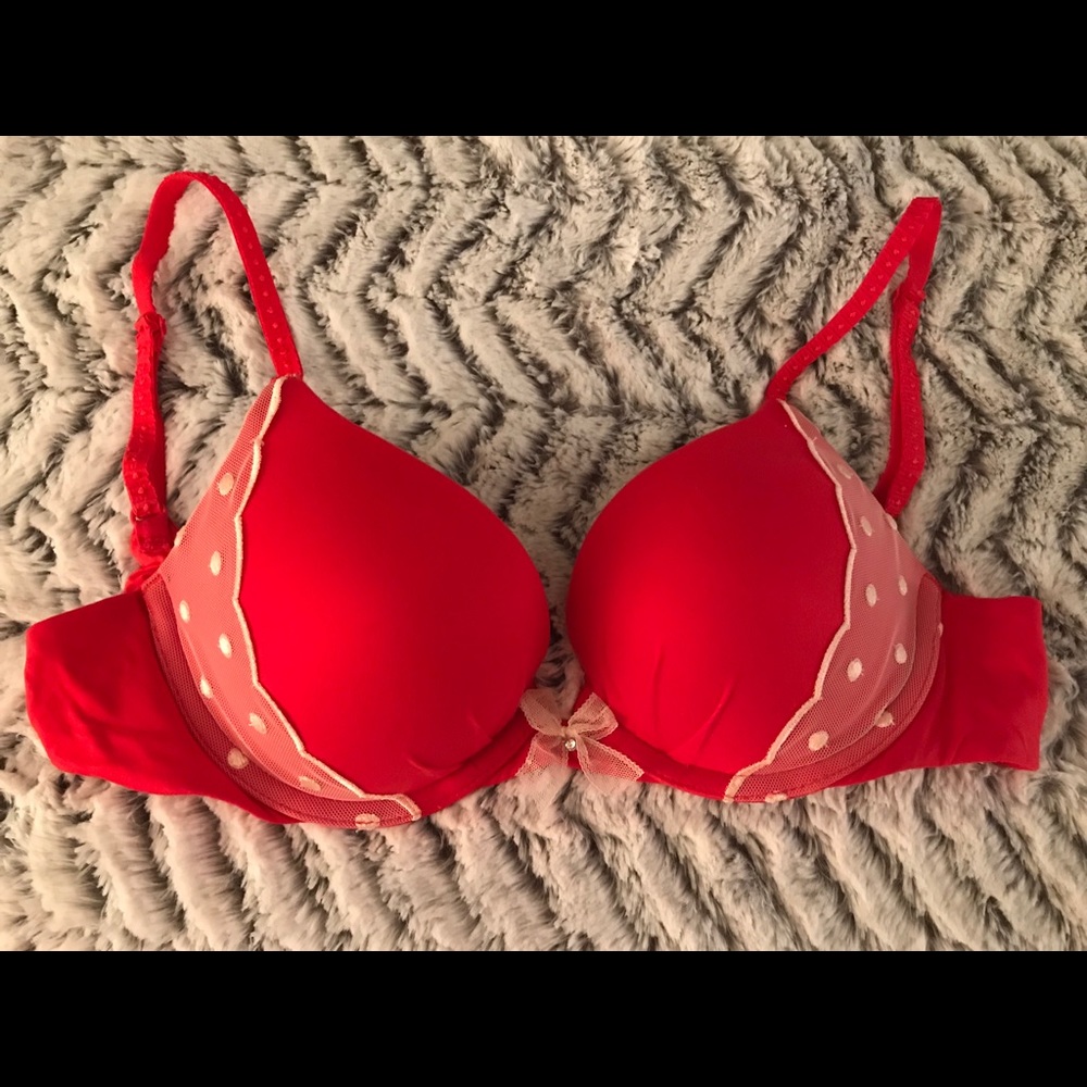 Victoria’s Secret Fabulous Red w/ Lace Push Up Bra